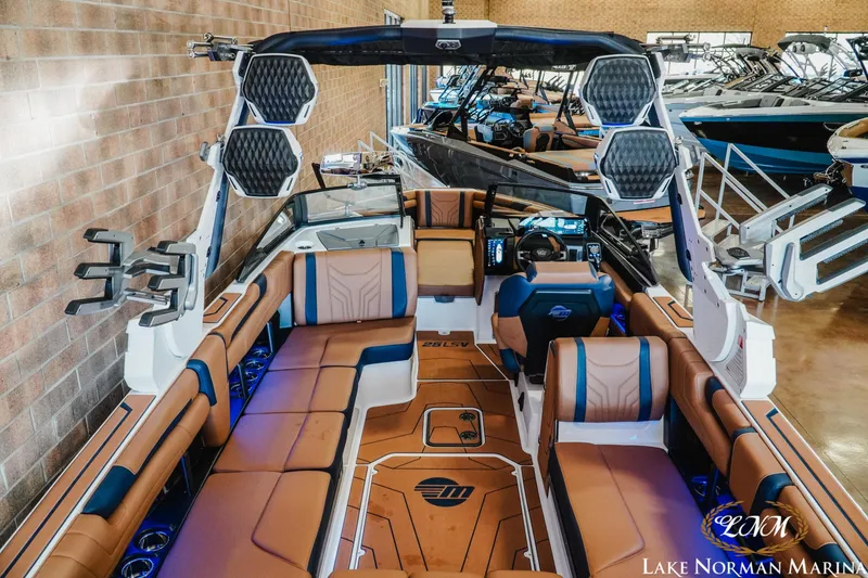 Slide: The Image of Malibu Wakesetter 25 LSV 2025 - 10