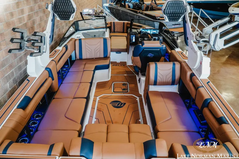 Slide: The Image of Malibu Wakesetter 25 LSV 2025 - 11