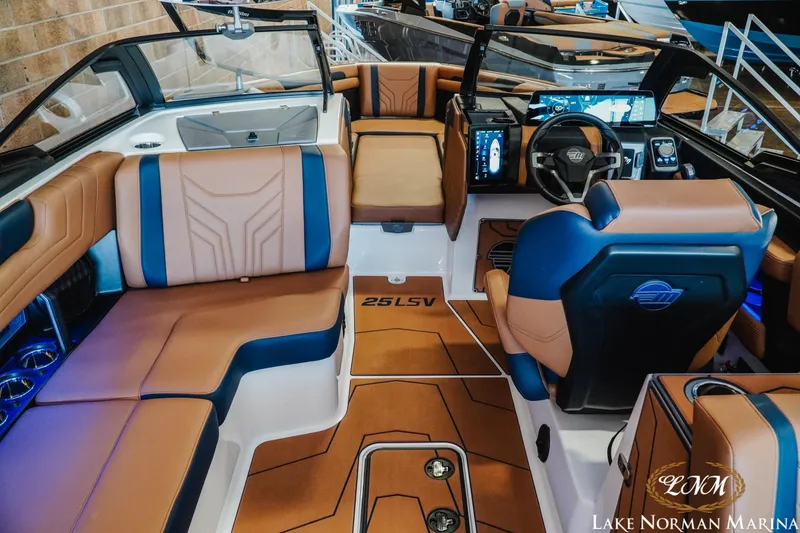 Slide: The Image of Malibu Wakesetter 25 LSV 2025 - 12