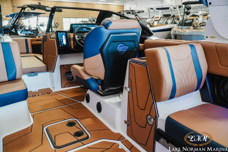 Slide: The Image of Malibu Wakesetter 25 LSV 2025 - 13