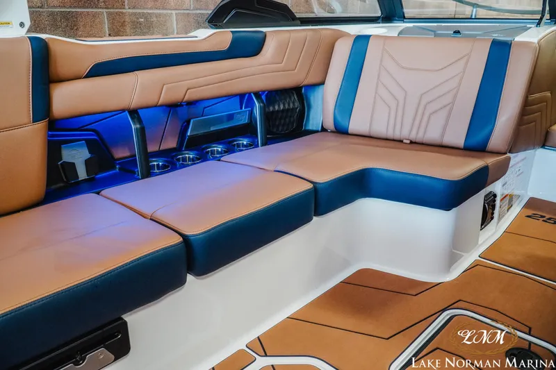 Slide: The Image of Malibu Wakesetter 25 LSV 2025 - 15