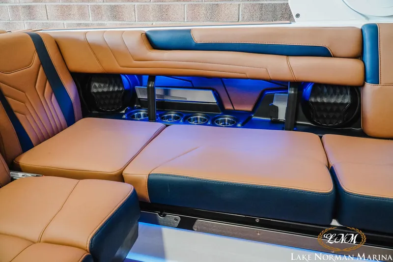 Slide: The Image of Malibu Wakesetter 25 LSV 2025 - 16