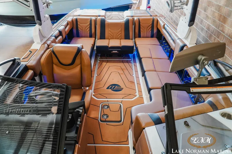 Slide: The Image of Malibu Wakesetter 25 LSV 2025 - 21