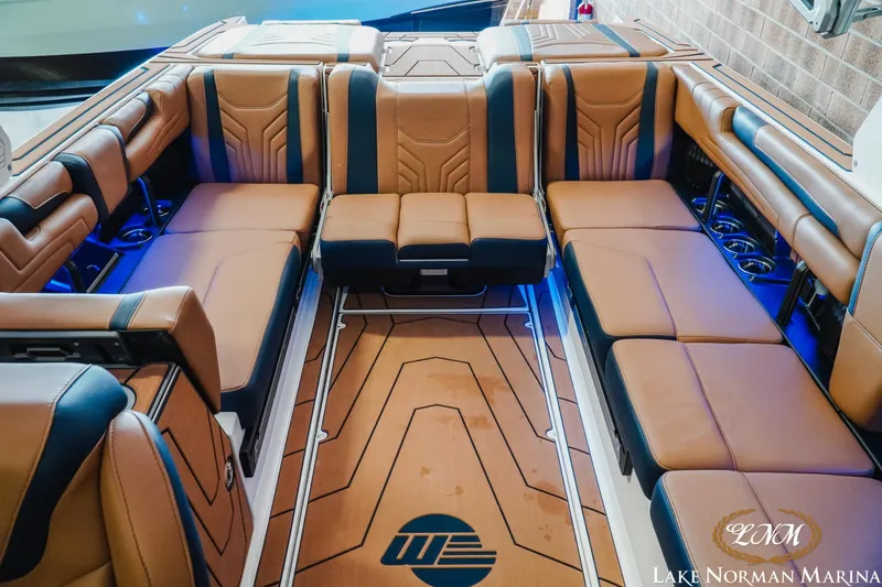 Slide: The Image of Malibu Wakesetter 25 LSV 2025 - 22
