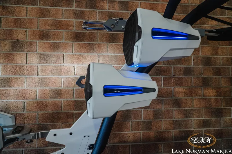 Slide: The Image of Malibu Wakesetter 25 LSV 2025 - 23