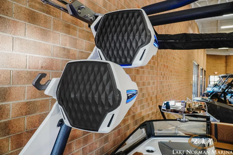 Slide: The Image of Malibu Wakesetter 25 LSV 2025 - 24