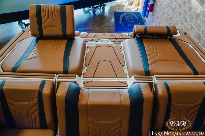 Slide: The Image of Malibu Wakesetter 25 LSV 2025 - 27