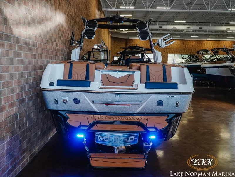 Slide: The Image of Malibu Wakesetter 25 LSV 2025 - 7