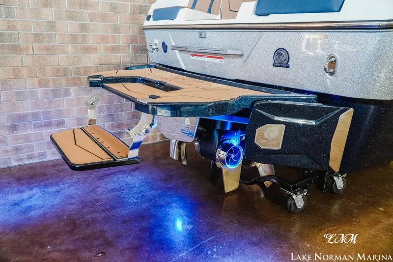 Slide: The Image of Malibu Wakesetter 25 LSV 2025 - 8