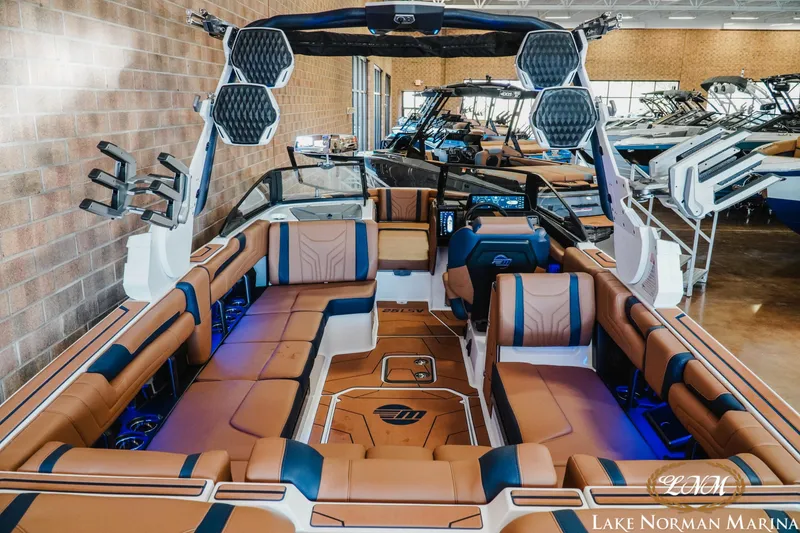 Slide: The Image of Malibu Wakesetter 25 LSV 2025 - 9
