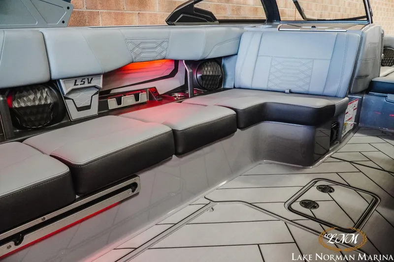 Slide: The Image of Malibu 25 LSV 2024 - 12