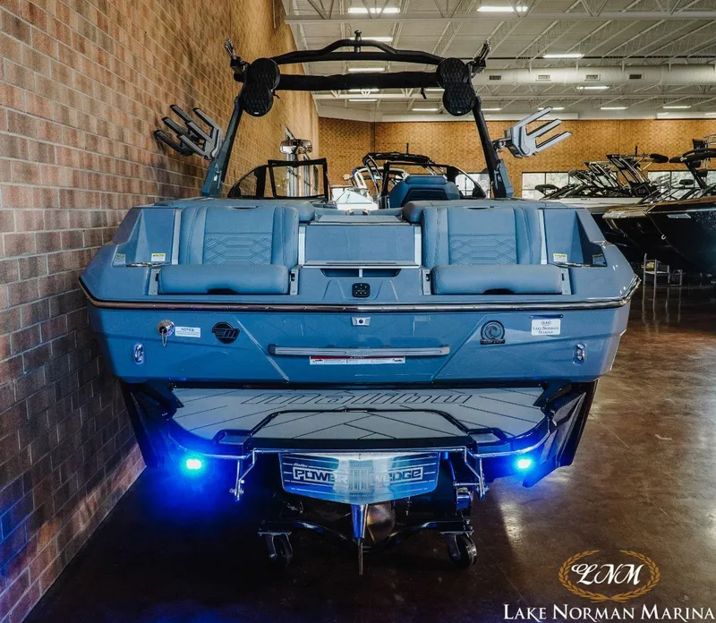 Slide: The Image of Malibu 25 LSV 2024 - 5