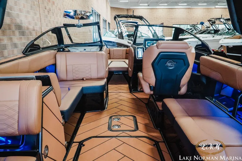 Slide: The Image of Malibu 26 LSV 2024 - 11