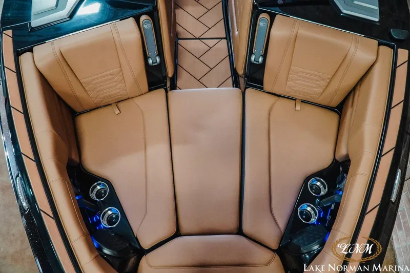 Slide: The Image of Malibu 26 LSV 2024 - 15