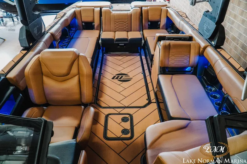 Slide: The Image of Malibu 26 LSV 2024 - 16