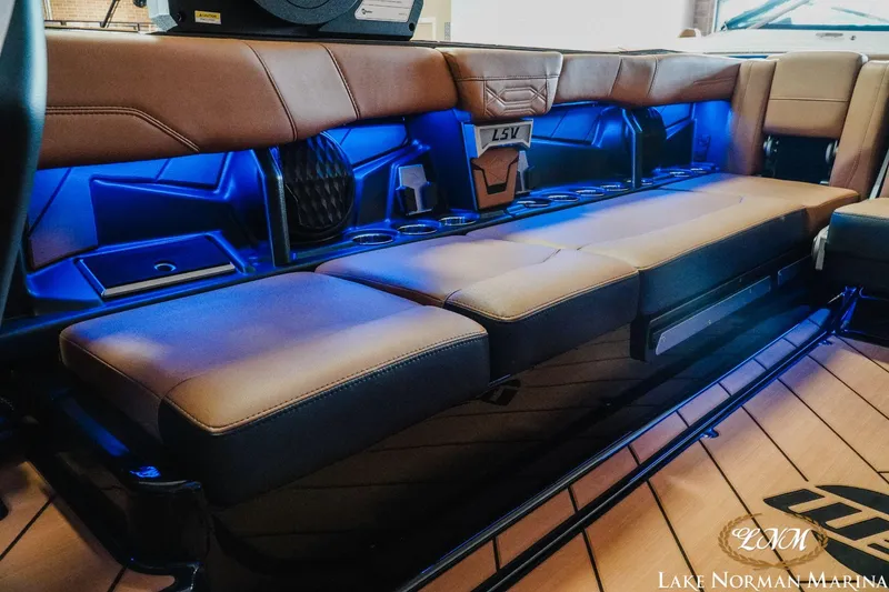 Slide: The Image of Malibu 26 LSV 2024 - 18