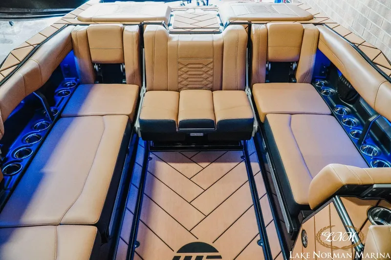 Slide: The Image of Malibu 26 LSV 2024 - 19