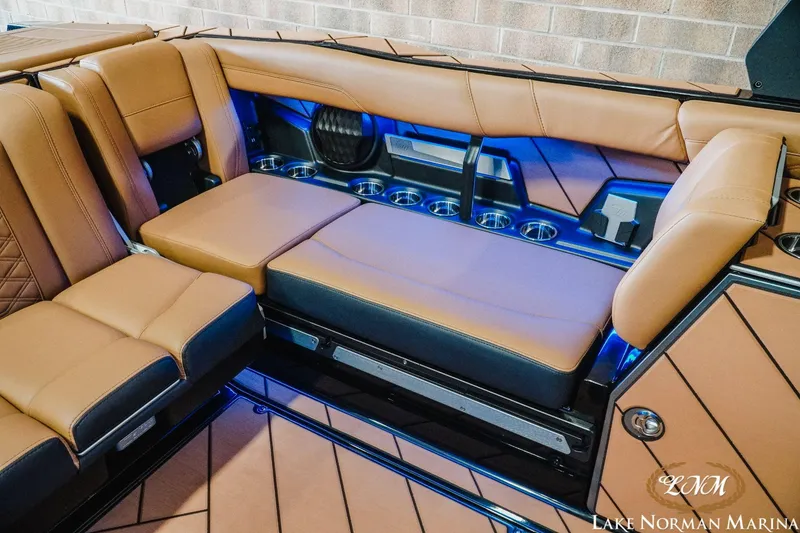 Slide: The Image of Malibu 26 LSV 2024 - 20