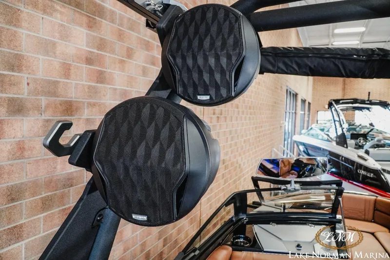 Slide: The Image of Malibu 26 LSV 2024 - 22