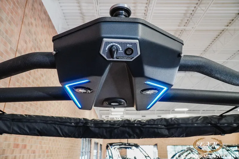 Slide: The Image of Malibu 26 LSV 2024 - 24