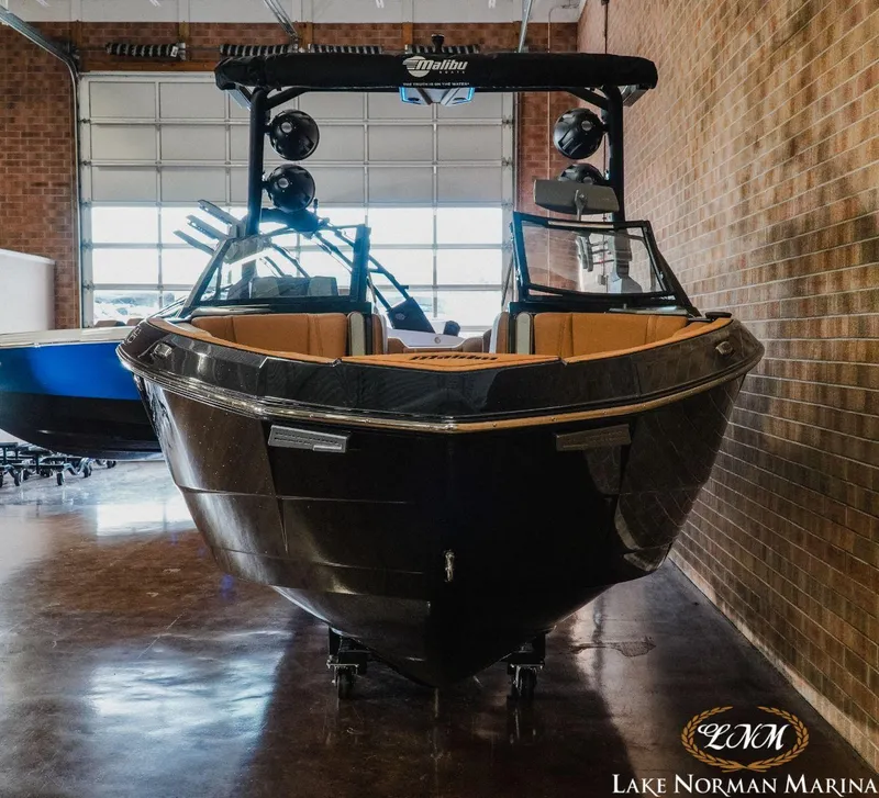 Slide: The Image of Malibu 26 LSV 2024 - 4