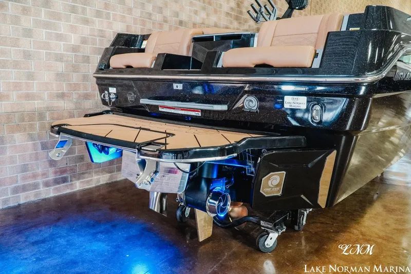 Slide: The Image of Malibu 26 LSV 2024 - 6