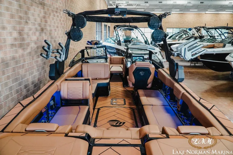 Slide: The Image of Malibu 26 LSV 2024 - 7