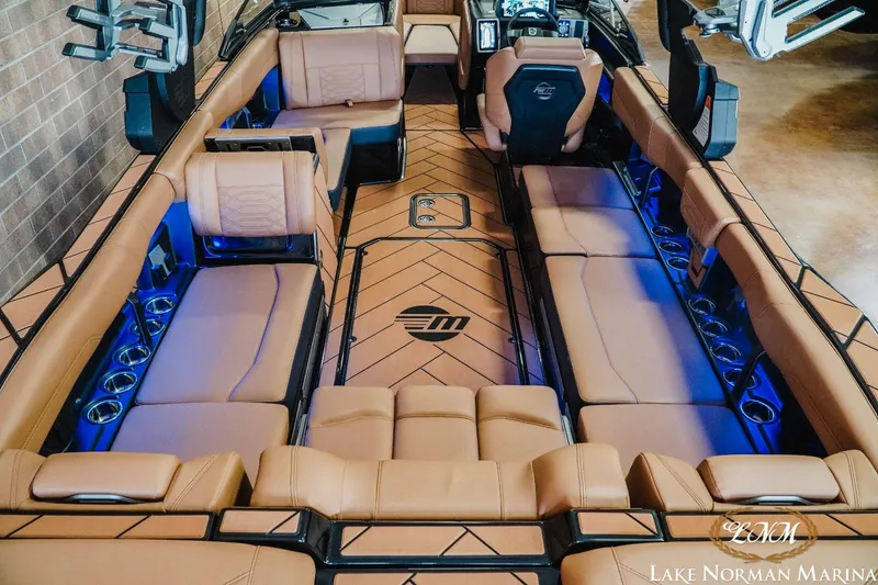 Slide: The Image of Malibu 26 LSV 2024 - 8