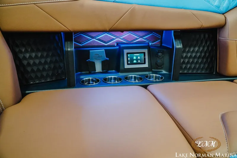 Slide: The Image of Malibu M230 2025 - 14