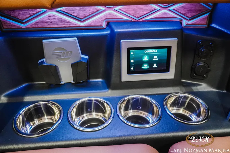 Slide: The Image of Malibu M230 2025 - 15