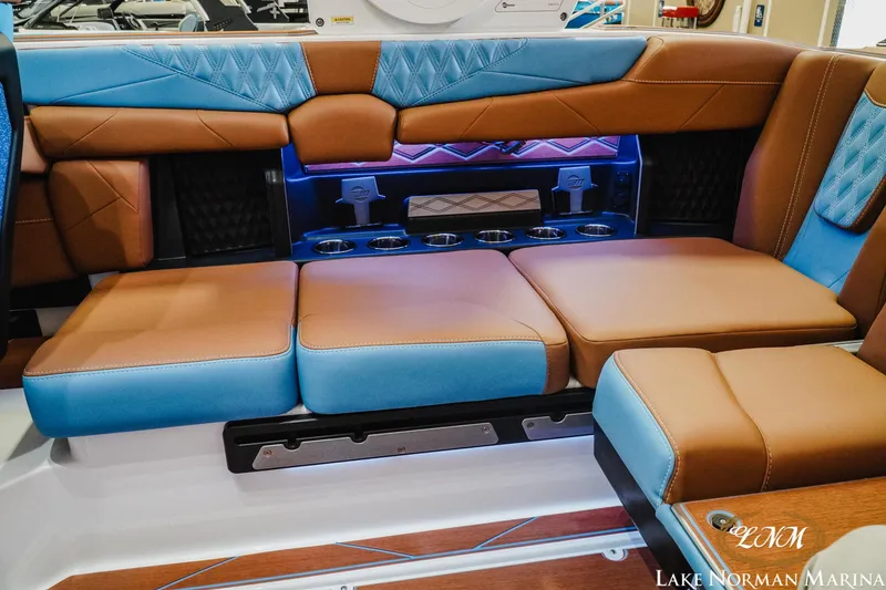 Slide: The Image of Malibu M230 2025 - 16