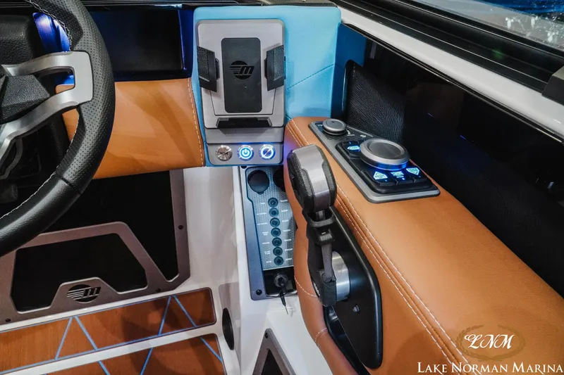 Slide: The Image of Malibu M230 2025 - 20