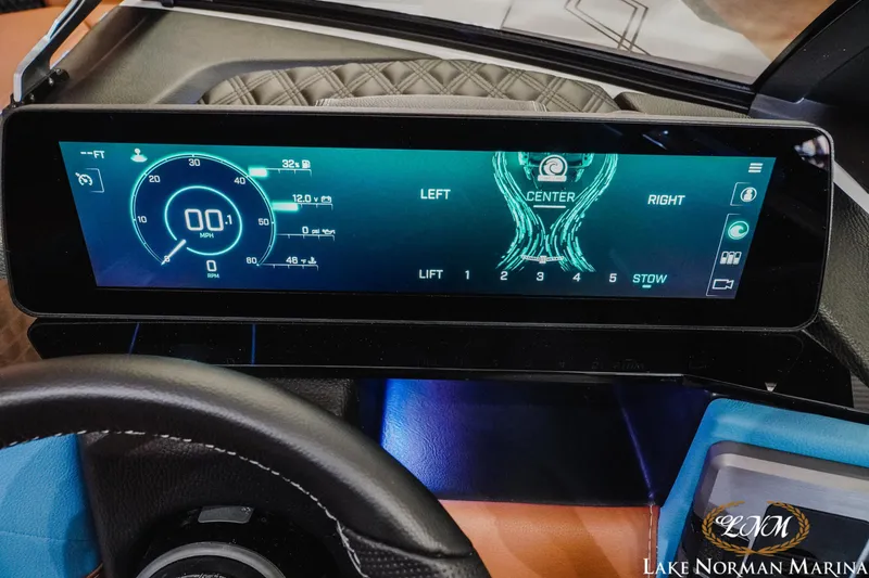 Slide: The Image of Malibu M230 2025 - 24