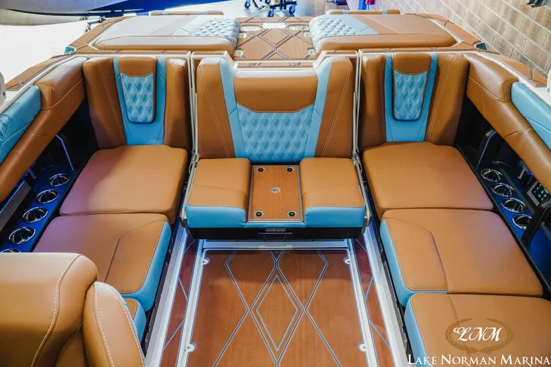 Slide: The Image of Malibu M230 2025 - 29