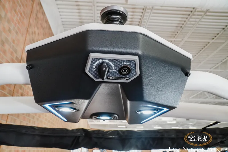 Slide: The Image of Malibu M230 2025 - 31