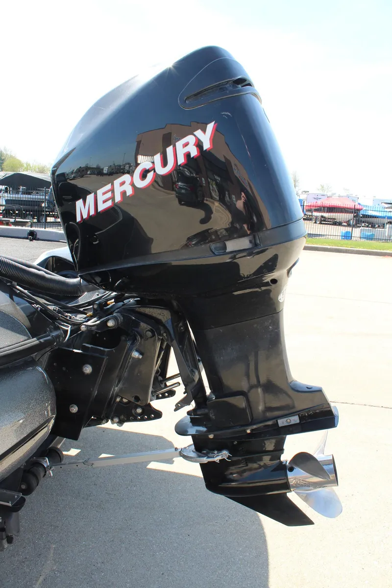 Slide: The Image of Mercury outboard motor on 2005 Nitro 901 CDX boat, side view. - 22