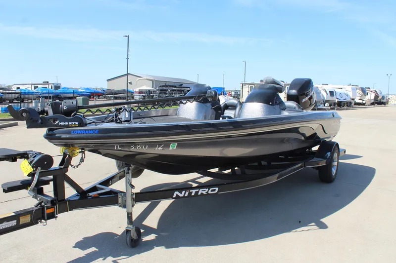 Slide: The Image of 2005 Nitro 901 CDX boat on trailer in outdoor lot. - 4