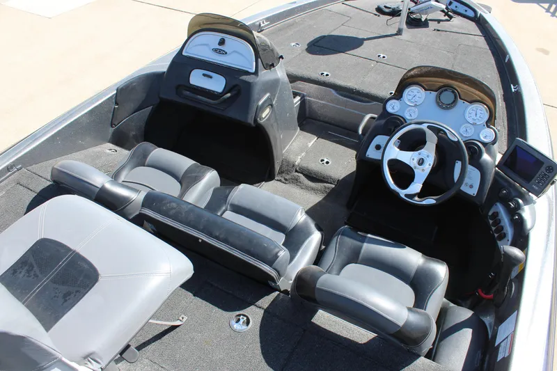 Slide: The Image of 2005 Nitro 901 CDX boat interior with steering wheel and seating. - 9