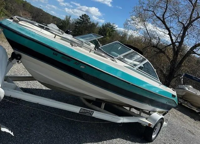 Slide: The Image of Caravelle 2000 boat from 1992 on a trailer, parked outdoors under a blue sky. - 5