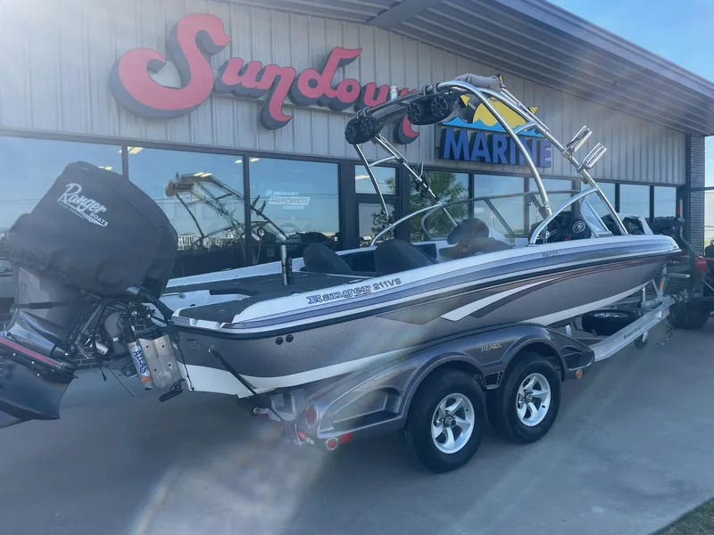 Slide: The Image of 2014 Ranger 211 VS boat at Sundown Marine dealership. - 0