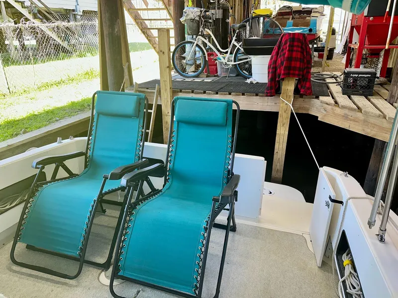 Slide: The Image of 1995 Sea Ray Sundancer boat deck with two teal lounge chairs. - 8