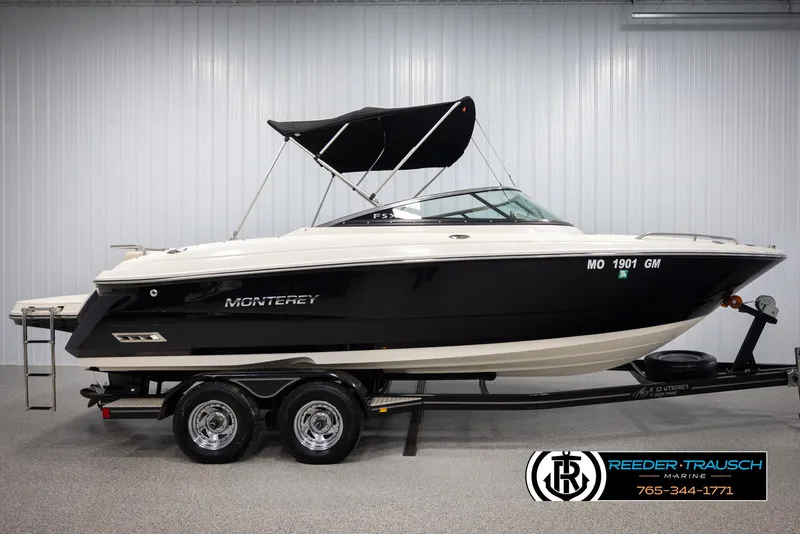 Slide: The Image of 2007 Monterey 234 FS boat on trailer in indoor showroom. - 5