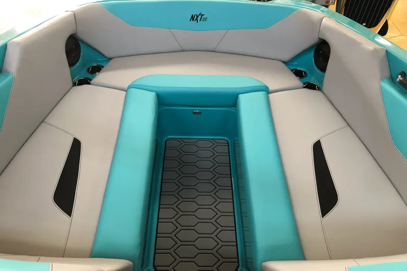 Slide: The Image of MasterCraft NXT24 2025 - 21