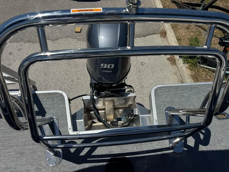 Slide: The Image of 2025 Sweetwater 2286 C boat with Yamaha 90 engine, rear view. - 16