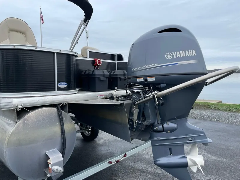 Slide: The Image of 2017 Misty Harbor 245 Adventure CC pontoon boat with Yamaha outboard motor. - 4