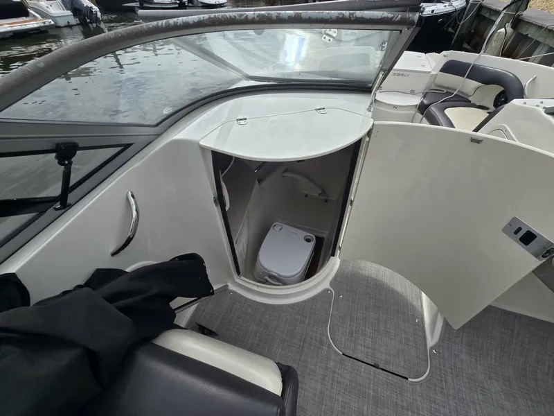 Slide: The Image of Stingray Boat Company 234LR 2017 - 2