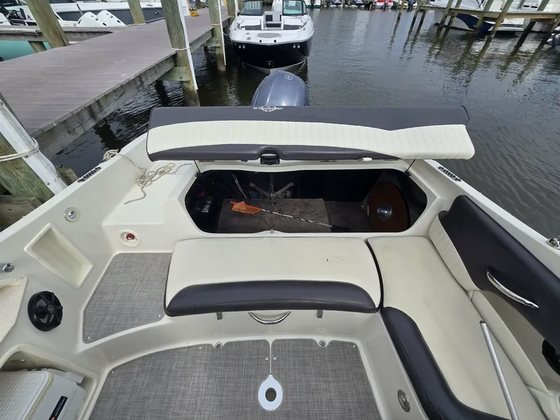 Slide: The Image of Stingray Boat Company 234LR 2017 - 0