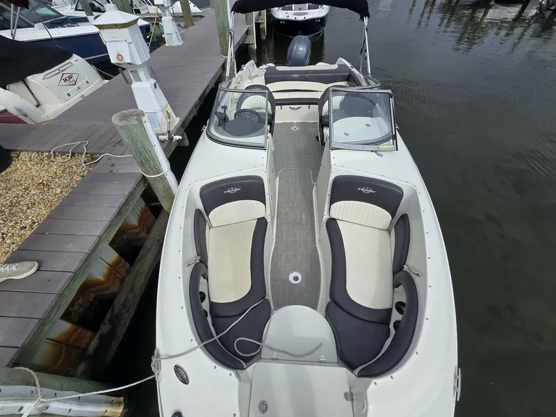 Slide: The Image of Stingray Boat Company 234LR 2017 - 5