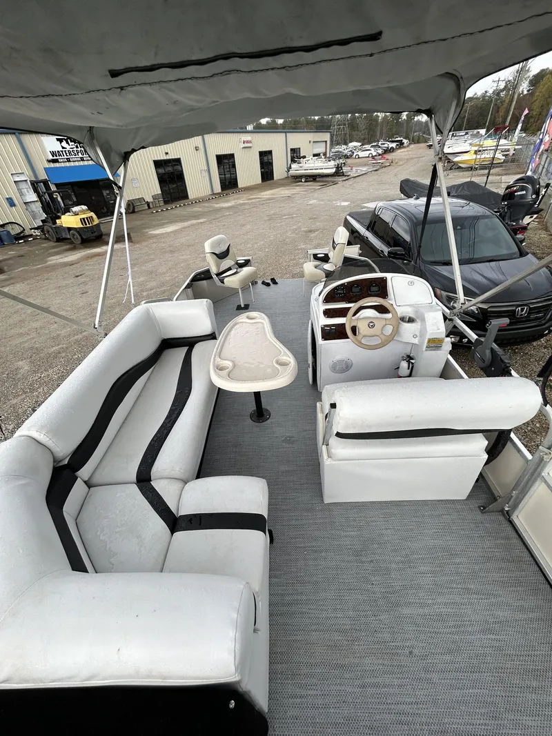 Slide: The Image of 2000 Fisher Freedom 200 DLX pontoon boat with spacious seating and canopy. - 6
