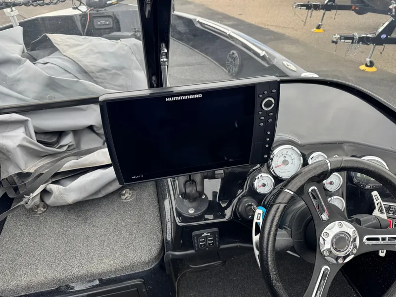 Slide: The Image of 2019 Nitro ZV21 capacity label, 6 persons or 1200 lbs, safety warnings visible. - 11